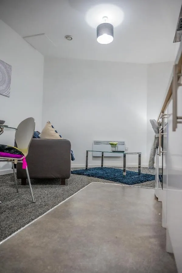 Bv Homely 1 Bedroom Apartment At Shallow Hill Leeds Huddersfield