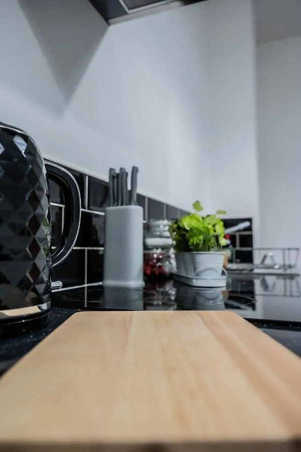 Bv Homely 1 Bedroom Apartment At Shallow Hill Leeds Huddersfield United Kingdom
