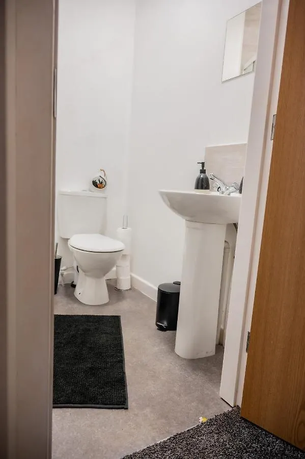Bv Homely 1 Bedroom Apartment At Shallow Hill Leeds Huddersfield
