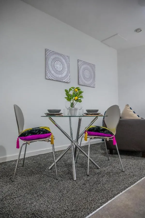 Bv Homely 1 Bedroom Apartment At Shallow Hill Leeds Huddersfield